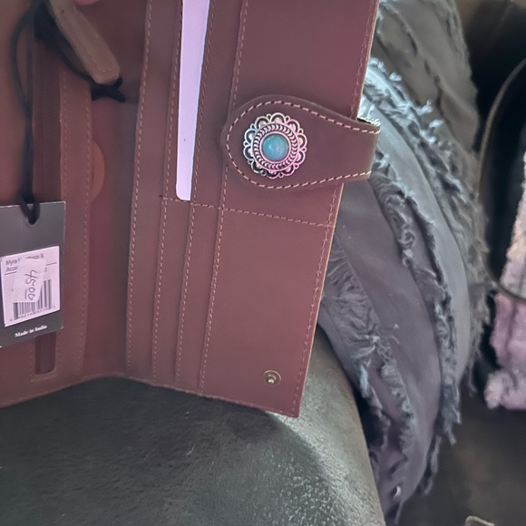 Beautiful New purse and matching wallet - Picture 4 of 6